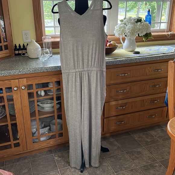 Poly weave Jumpsuit - Picture 7 of 7